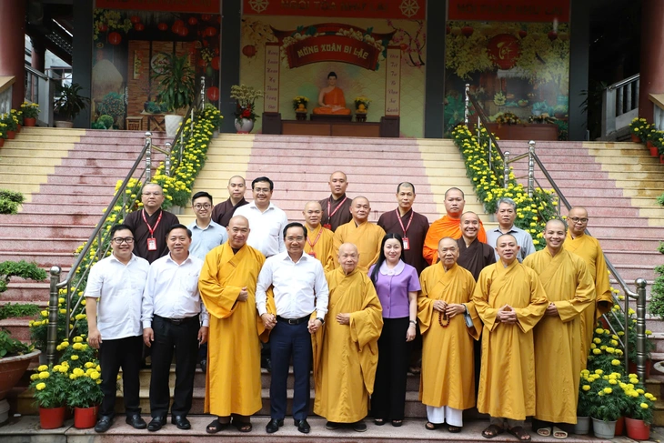 Chủ tịch UBND TP.HCM Nguyễn Văn Được chúc Tết lãnh đạo Giáo hội Phật giáo Việt Nam - Ảnh 2.