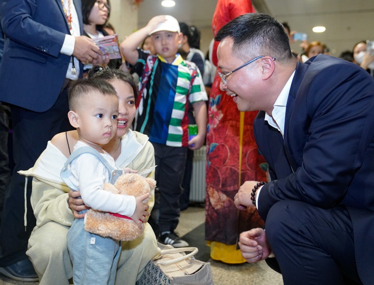 sân bay Tân Sơn Nhất - Ảnh 3.