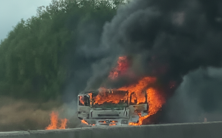 Cháy lớn quán cà phê ở phường Hiệp Bình mùng 6 Tết - Ảnh 4.