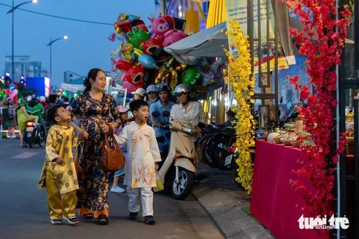 Trên bến dưới thuyền - Ảnh 11.