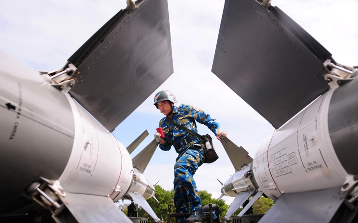 Bộ đội tên lửa, pháo phòng không Sư đoàn 375 tổ chức Tết sớm để bộ đội vào cao điểm trực chiến - Ảnh 4.