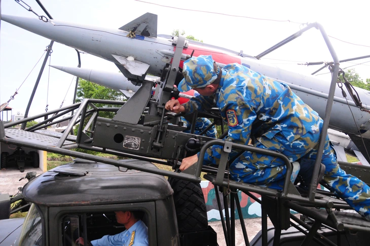 Cận cảnh trận địa tên lửa trực chiến canh trời cận Tết bên bờ biển Đà Nẵng - Ảnh 6.