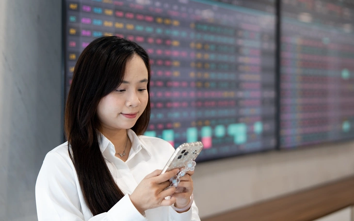 Đọc nhanh 13-2: Vàng bạc cùng chứng khoán Mỹ lao dốc, thanh khoản VN-Index suy yếu - Ảnh 3.