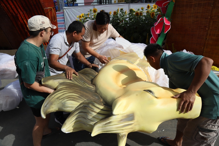 Ngắm đường hoa nghệ thuật Cần Thơ trước 'giờ G' - Ảnh 16.