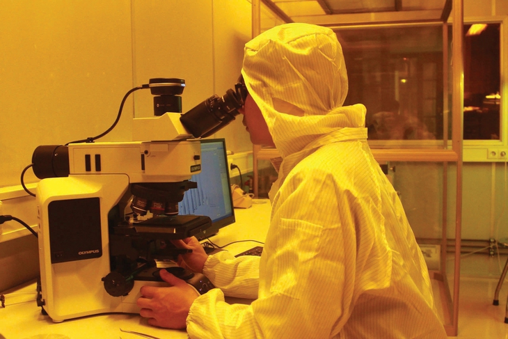 Vi mạch bán dẫn: Câu chuyện về 'tinh hoa' và 'lót ổ' - Ảnh 4.