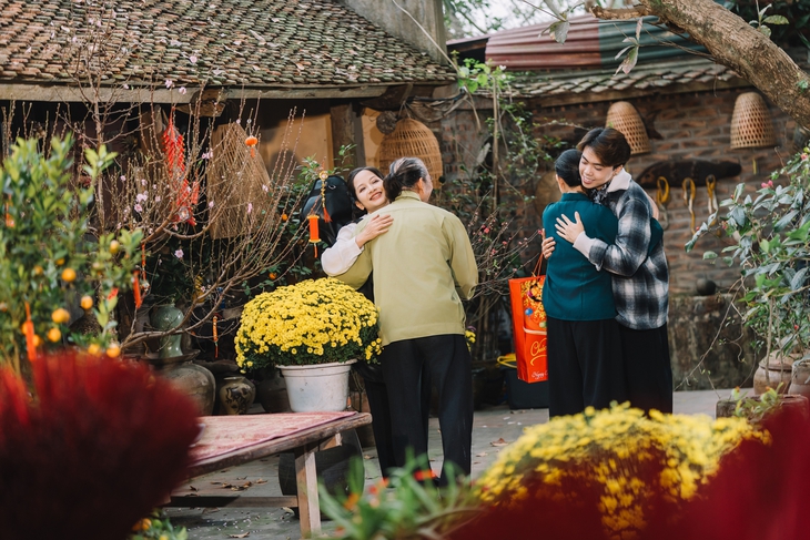 Nghe ‘Tết bình an bên nhau’ của ‘cây đàn tỳ bà’ Vũ Diệu Thảo, chỉ muốn về nhà - Ảnh 3.