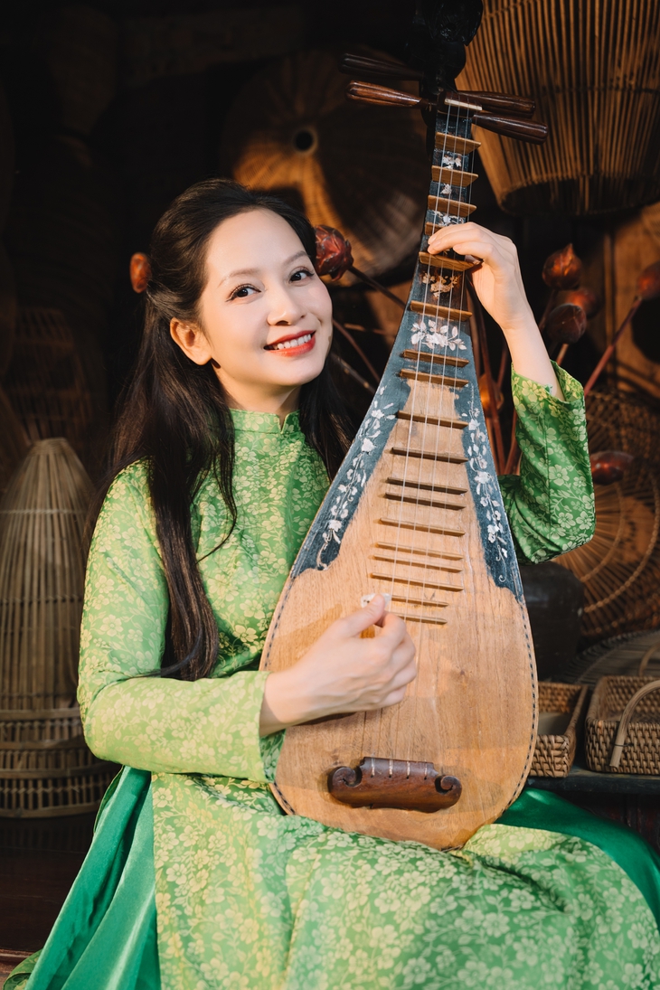 Nghe ‘Tết bình an bên nhau’ của ‘cây đàn tỳ bà’ Vũ Diệu Thảo, chỉ muốn về nhà - Ảnh 2.