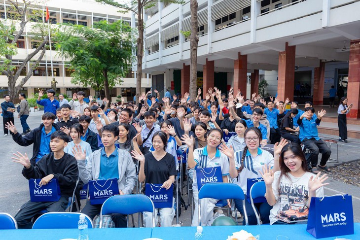 chuyến xe muôn màu - Ảnh 2.