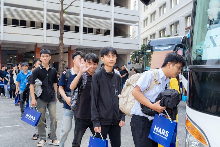 chuyến xe muôn màu - Ảnh 3.