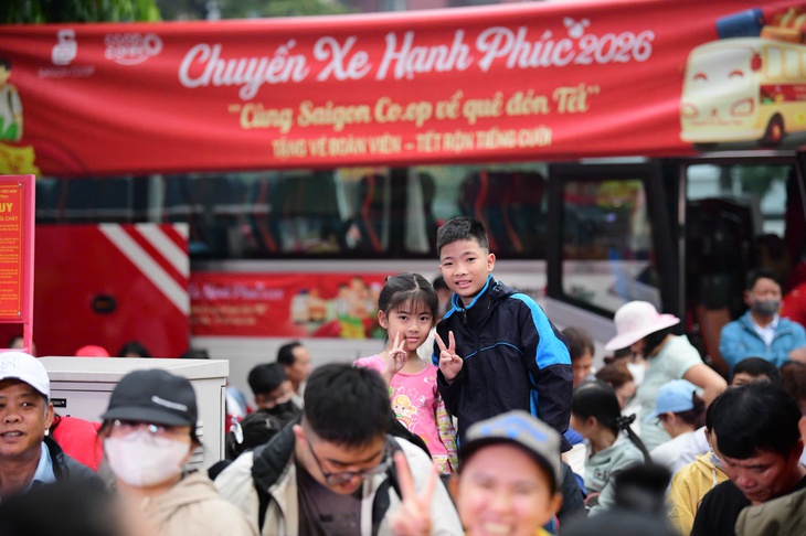 Saigon Co.op khởi động 'Chuyến xe hạnh phúc' 2026, đưa 900 người lao động về quê miễn phí    - Ảnh 5.