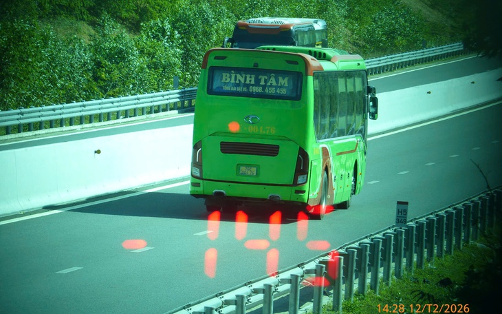 Cảnh sát giao thông ghi nhận gần 100 xe khách vi phạm tốc độ từ TP.HCM đến Nha Trang - Ảnh 5.
