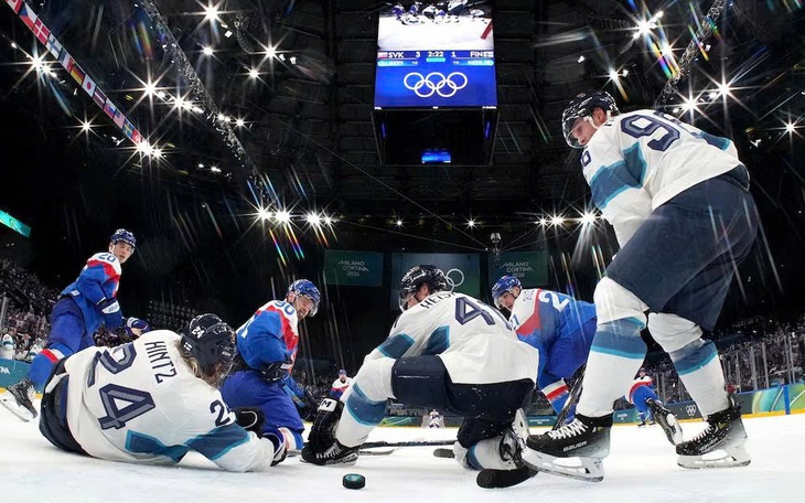 Gặp chấn thương nặng, nữ sinh 17 tuổi lội ngược dòng giành HCV Olympic - Ảnh 2.