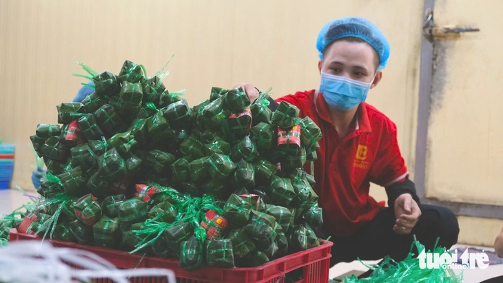 Tăng sản lượng nem Lai Vung gấp 3-4 lần để kịp hàng Tết - Ảnh 2.