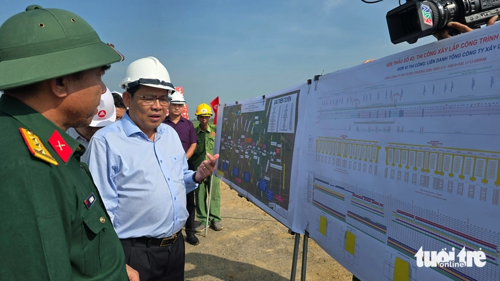 Thi công cao tốc xuyên Tết được thưởng thêm 300.000 đồng/ngày - Ảnh 2.