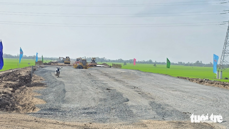 Thi công cao tốc xuyên Tết được thưởng thêm 300.000 đồng/ngày - Ảnh 3.