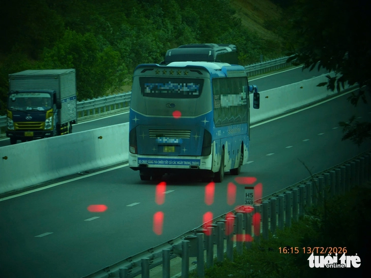 Cảnh sát giao thông ghi nhận gần 100 xe khách vi phạm tốc độ từ TP.HCM đến Nha Trang - Ảnh 3.
