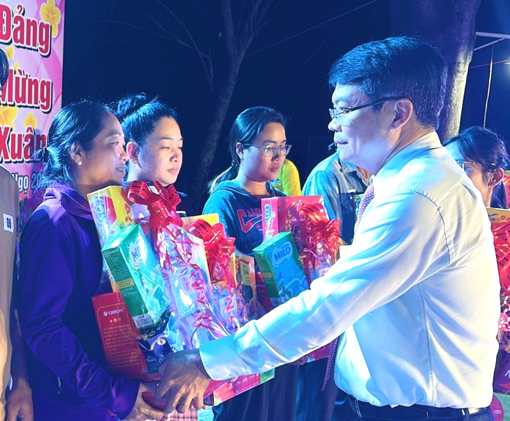 Sẻ chia ấm áp, chăm lo Tết tại xã Củ Chi, Bình Lợi, Bình Chánh - Ảnh 4.