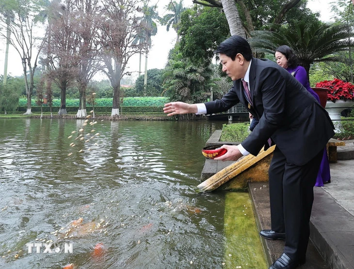Chủ tịch nước Lương Cường dâng hương tưởng niệm Chủ tịch Hồ Chí Minh tại Nhà 67 - Ảnh 3.