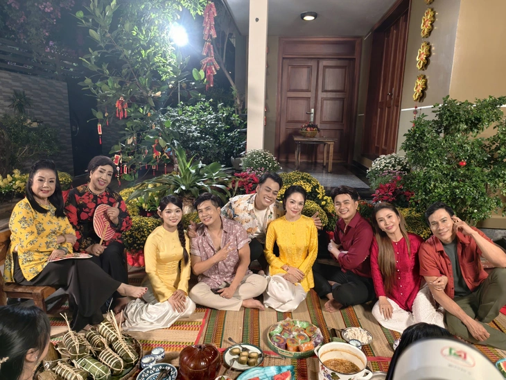 Lệ Thủy, Thoại Miêu lần đầu hát chung bài ca cổ xuân - Ảnh 2. Lệ Thủy - Ảnh 2.