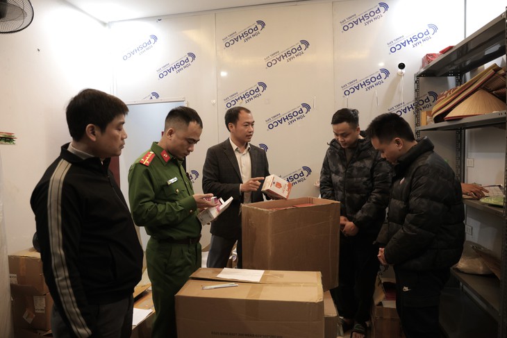 Triệt phá đường dây thuốc lá điện tử quy mô đặc biệt lớn, thu giữ gần 50.000 sản phẩm các loại - Ảnh 4.