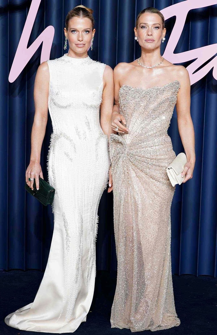 Cháu song sinh của Công nương Diana diện đồ đồng điệu tại dạ tiệc Opera Vienna Ball - Ảnh 4.