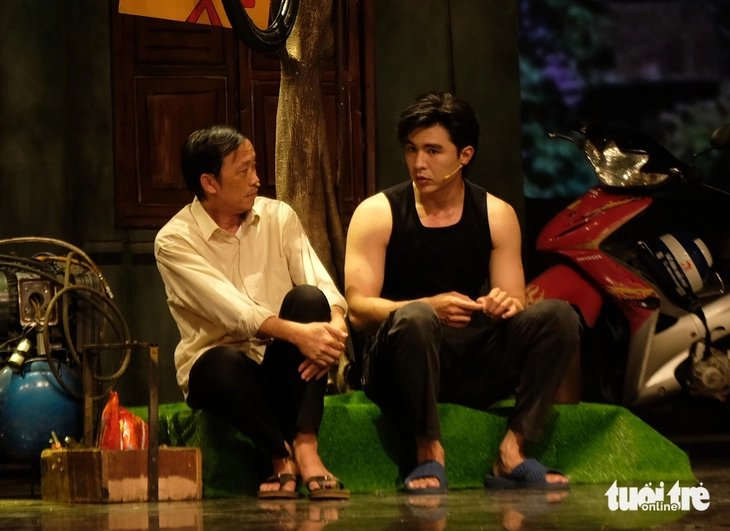 Steven Nguyễn trở lại diễn kịch Tết, khán giả rần rần rủ nhau đi coi - Ảnh 1. Steven Nguyễn - Ảnh 1.