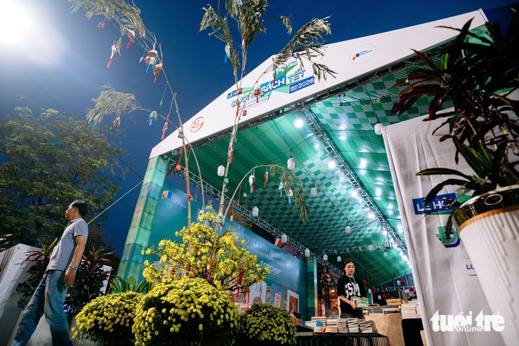 Mùng 1 đến Đường sách Tết 2026 nhận lì xì 1.500 quyển sách - Ảnh 10.