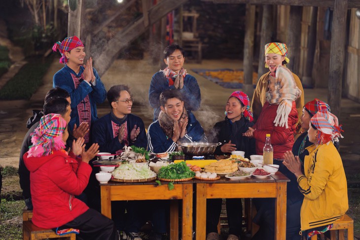 Anh Hà, chị Thông mặc áo dài 'hấp hôn' trong tập cuối Gia đình Haha - Ảnh 5.