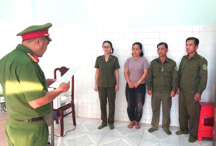 Bắt đôi nam nữ trong nhóm cho vay lãi nặng lên đến 730%/năm ở TP.HCM - Ảnh 1. vay lãi nặng - Ảnh 1.