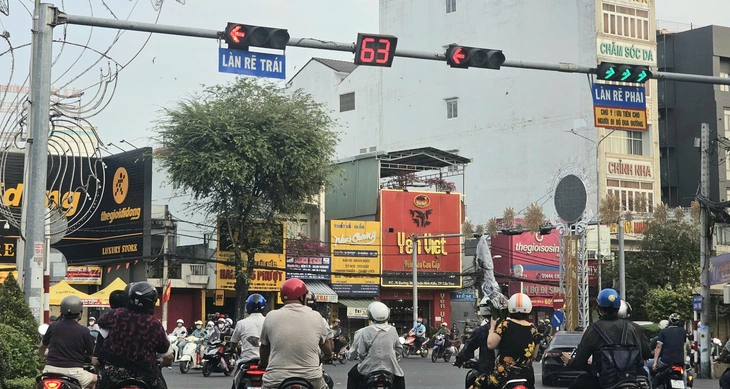 đèn đỏ - Ảnh 1.