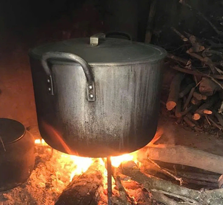 Ngày Tết nhớ thùng bánh tét của má ở quê - Ảnh 1.