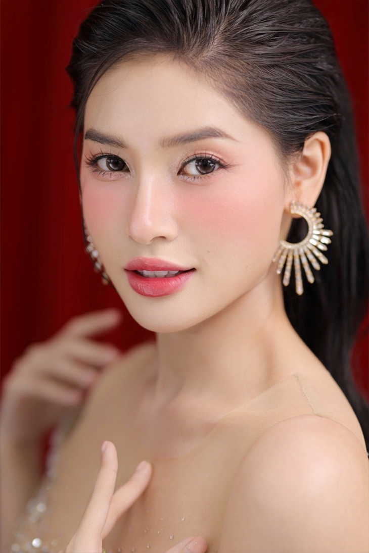 Chuyên gia gợi ý bí quyết trang điểm ba ngày Tết vừa đẹp vừa ăn ảnh - Ảnh 2. trang điểm - Ảnh 2.