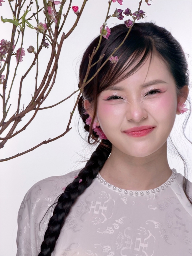 Chuyên gia gợi ý bí quyết trang điểm ba ngày Tết vừa đẹp vừa ăn ảnh - Ảnh 1. trang điểm - Ảnh 1.