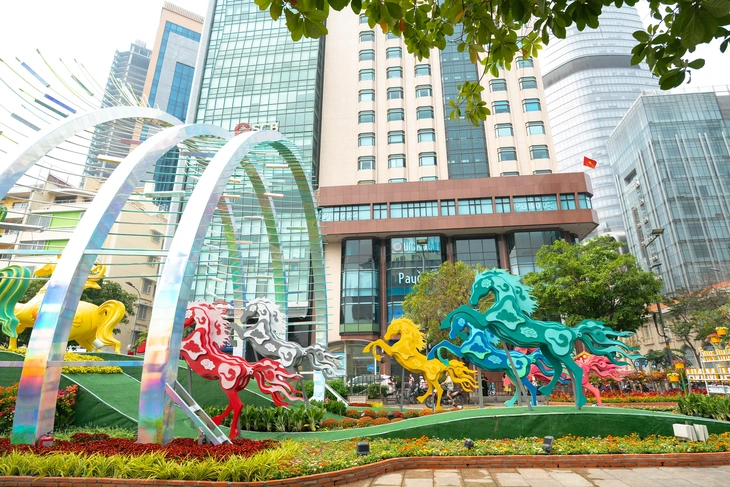 đường hoa Nguyễn Huệ - Ảnh 8.