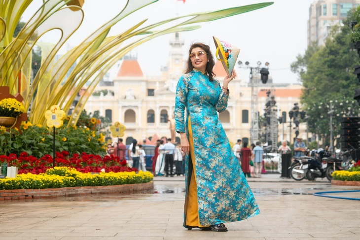 Đường hoa Nguyễn Huệ trước giờ khai mạc - Ảnh 1.