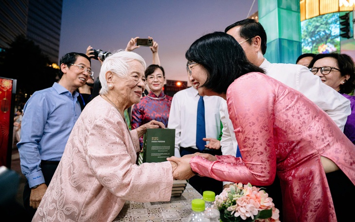 Âm nhạc, sắc màu và sách khiến du khách thấy Tết Việt rất đặc biệt - Ảnh 2.