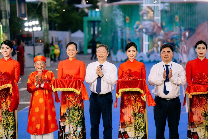 Lễ hội Đường sách Tết 2026 rộn ràng ngày khai mạc - Ảnh 2.