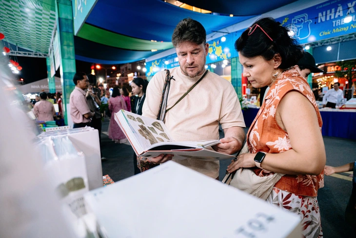 Lễ hội Đường sách Tết 2026 rộn ràng ngày khai mạc - Ảnh 5.