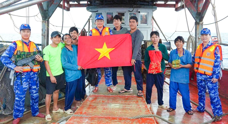 Hành trình xuyên Tết của người lính biển Việt Nam - Ảnh 6.