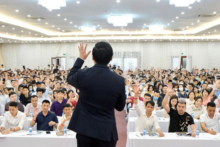 Công ty chuyên dạy làm giàu... lỗ đậm, gặp khó khi đầu tư chứng khoán - Ảnh 1.