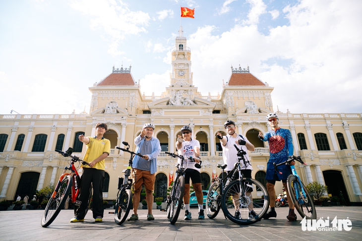 Hành trình hòa bình trên chiếc xe đạp của Jozsef Zelei - Ảnh 4.