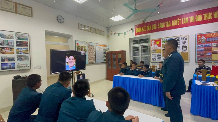 'Cầu truyền hình' đặc biệt qua Zalo của bộ đội gọi về gia đình đêm giao thừa - Ảnh 2.