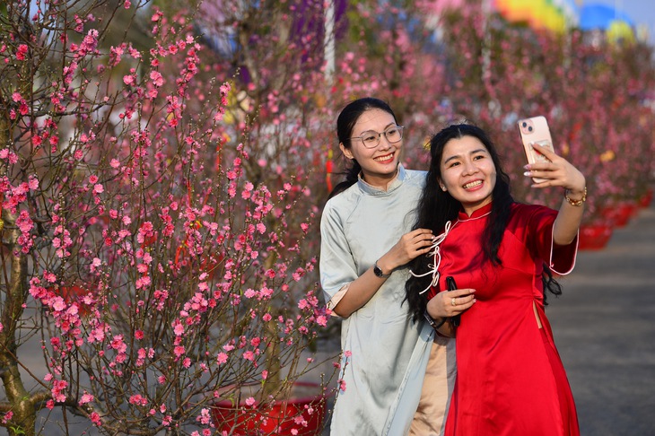 Thời tiết hôm nay mùng 1 Tết: Bắc Bộ mưa rét, Nam Bộ nắng nóng - Ảnh 1.