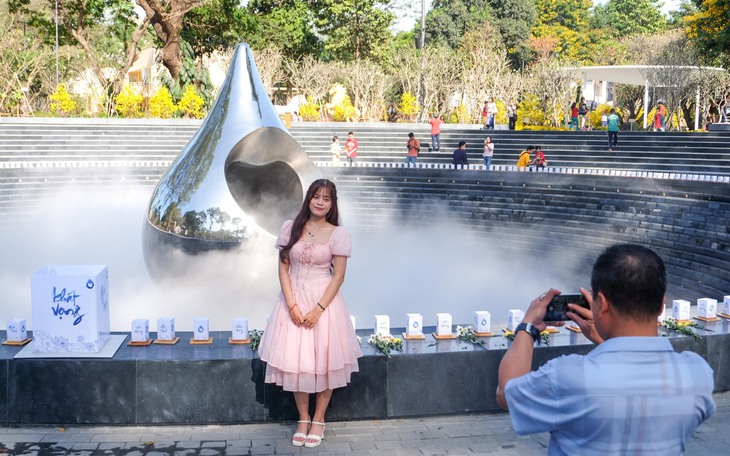 Ngày Tết, uống cà phê vợt đón bình minh tại quán 54 năm ở An Giang - Ảnh 2.