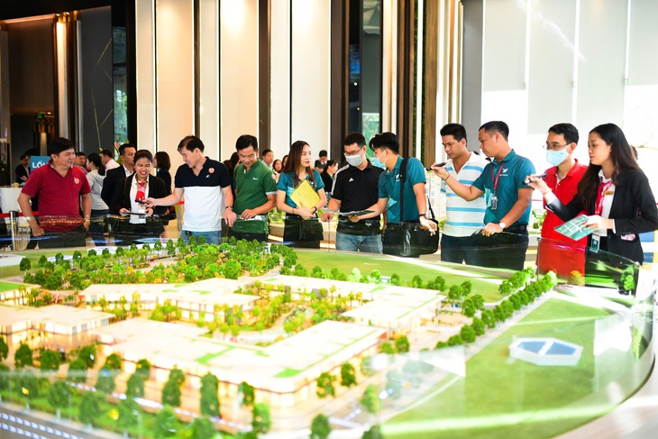 Bất động sản công nghiệp TP.HCM trước 'ngã rẽ' chuyển mình hay bị bỏ lại? - Ảnh 2.