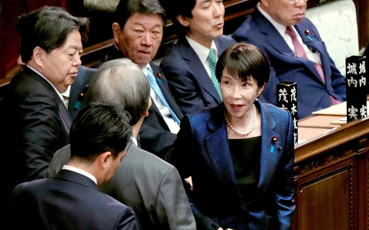 Thủ tướng Takaichi bị chỉ trích vì tặng quà 190 USD cho hàng trăm nghị sĩ - Ảnh 3.