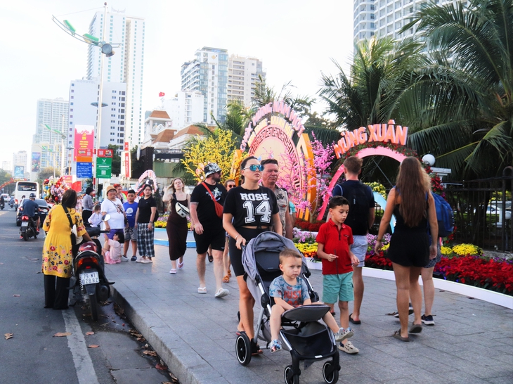 Du lịch biển đảo Nha Trang khởi sắc đầu xuân, tour đoàn "nóng" sau mồng 6 - Ảnh 1. Nha Trang - Ảnh 1.