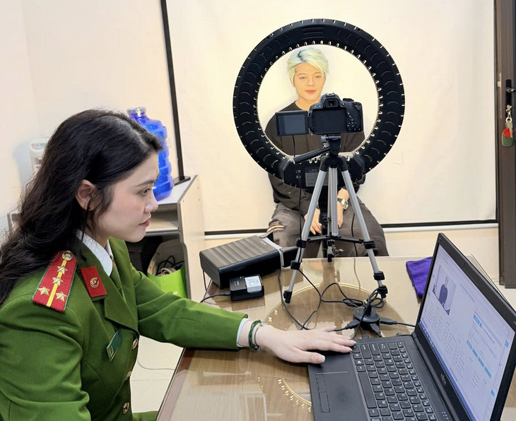 Một nam ca sĩ mới sáng mùng 3 đã lên công an phường, vì sao thế? - Ảnh 1.