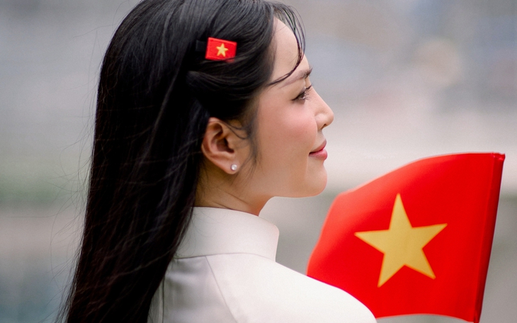 Duyên Quỳnh hát Viết tiếp câu chuyện hòa bình tưởng niệm Phan Châu Trinh - Ảnh 2.