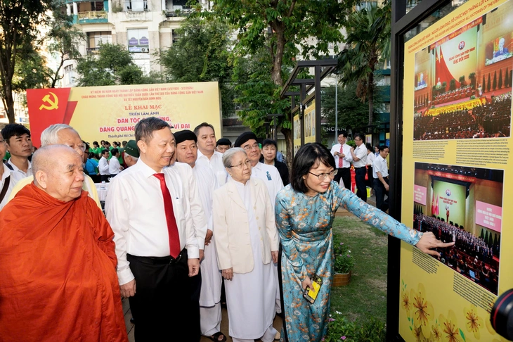 Triển lãm ảnh đặc biệt mừng xuân Bính Ngọ  - Ảnh 3.